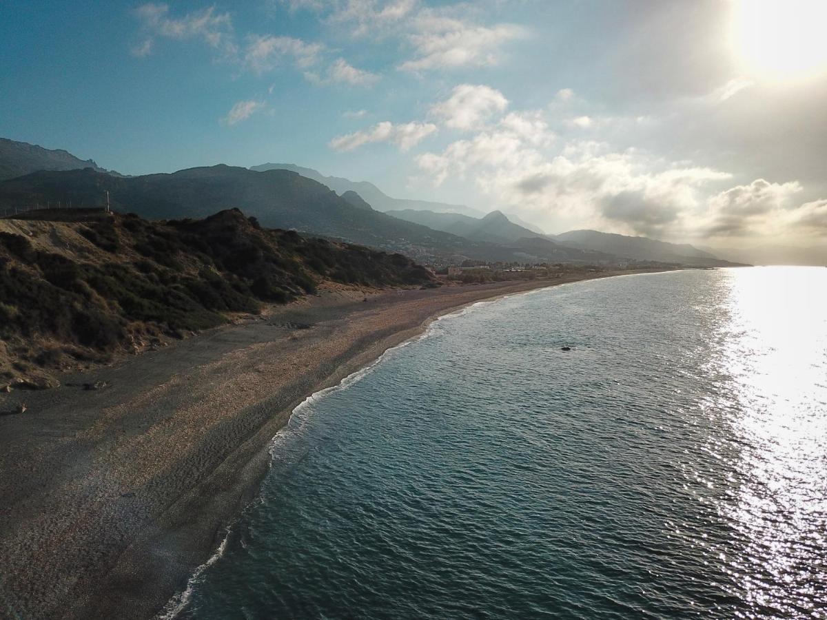 ホテル Robinson Ierapetra コウトソウナリ エクステリア 写真